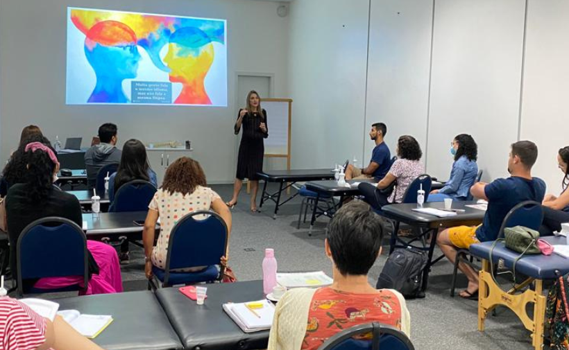 Novos professores dão aula no curso de Terapia Manual